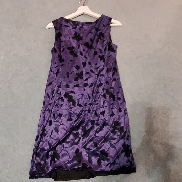 Beautiful dress - Picture 2 of 2